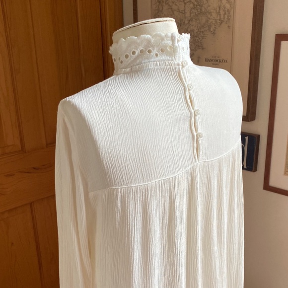 Victorian- style Ivory Blouse with Lace Details - Picture 9 of 9